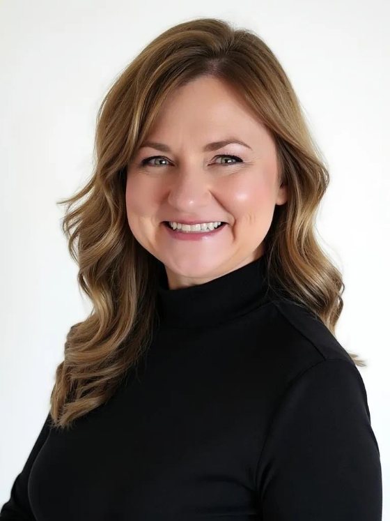 Janelle Martinez, Broker